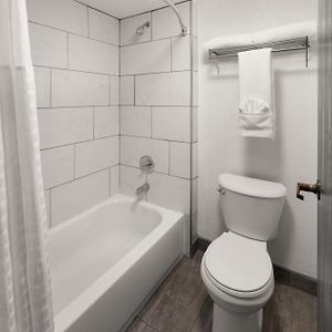One-Bedroom Queen Suite